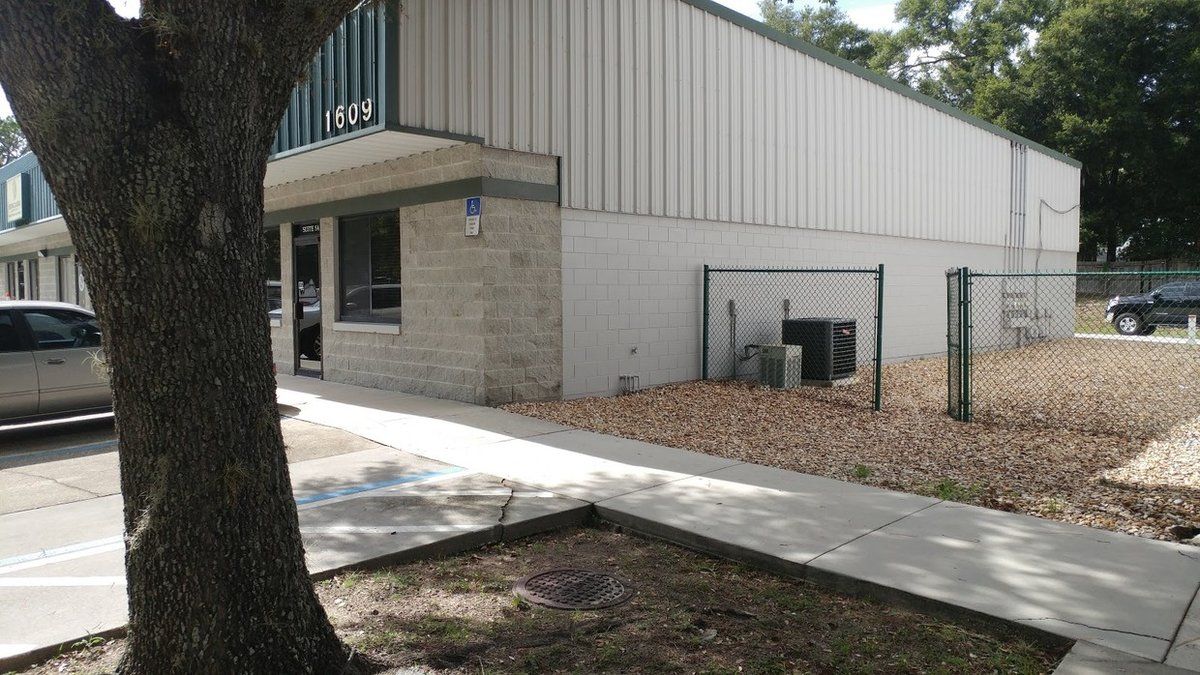 Retail Space For Lease: 1609 S State Road 15A, Deland, FL 32720